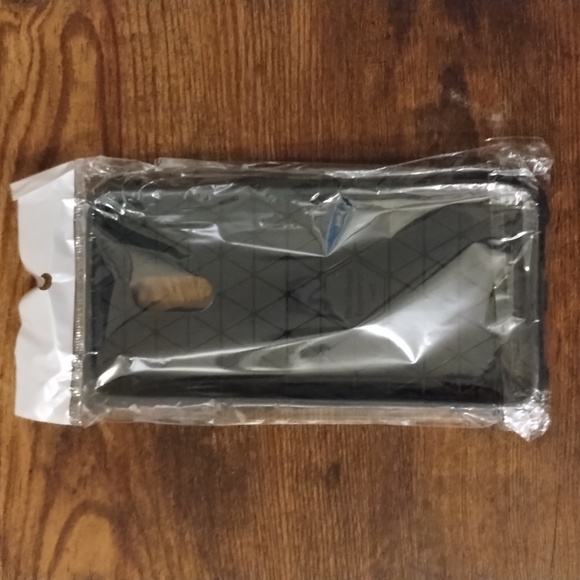 (3) OnePlus cases & 1 lens protector, all 3 together. - Picture 10 of 10